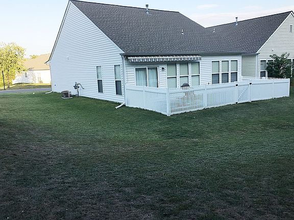 2nd image of 30 Chantilly Pl