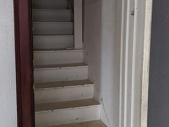 4th image of 624 W Manlius St Floor 1
