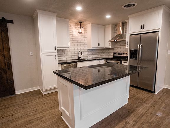 4th image of 2808 Myatt Ln