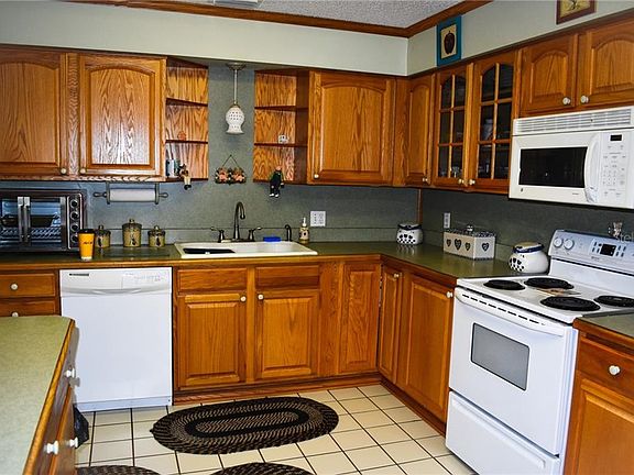 5th image of 530 NE 47th Ct