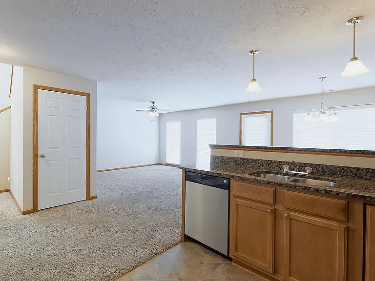 8815 Venice Ln — Photo 15