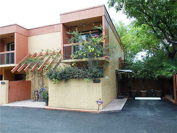 Townhouse/Condo