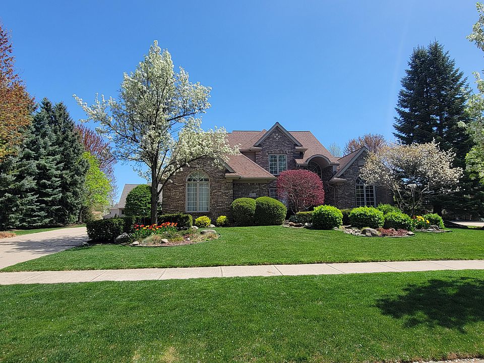 1st image of 48330 Edinburgh Dr