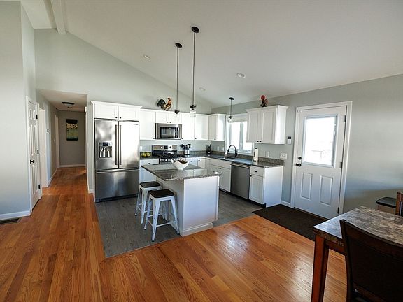 5th image of 349 County St