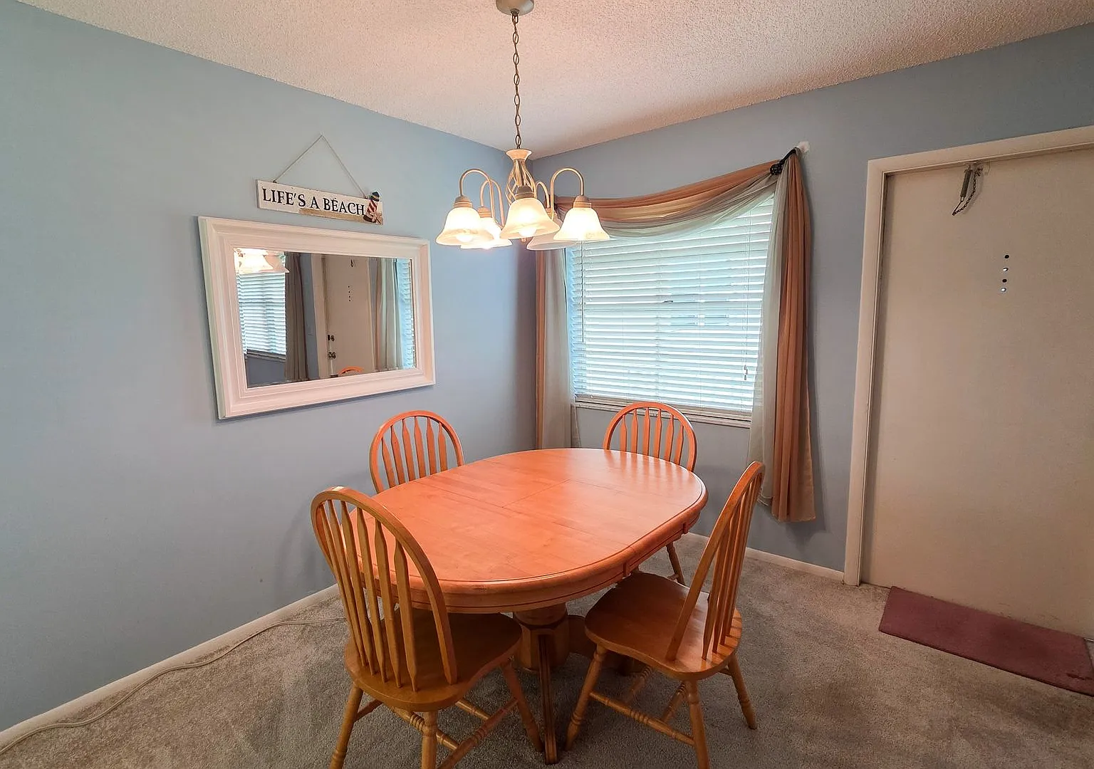 Vista Royal - 2nd Floor — Photo 2