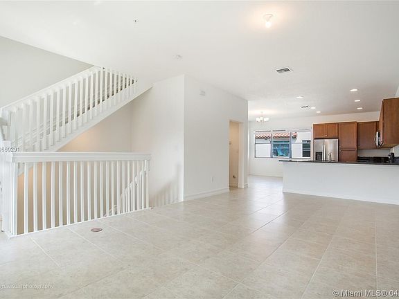 4th image of 11552 SW 14th St