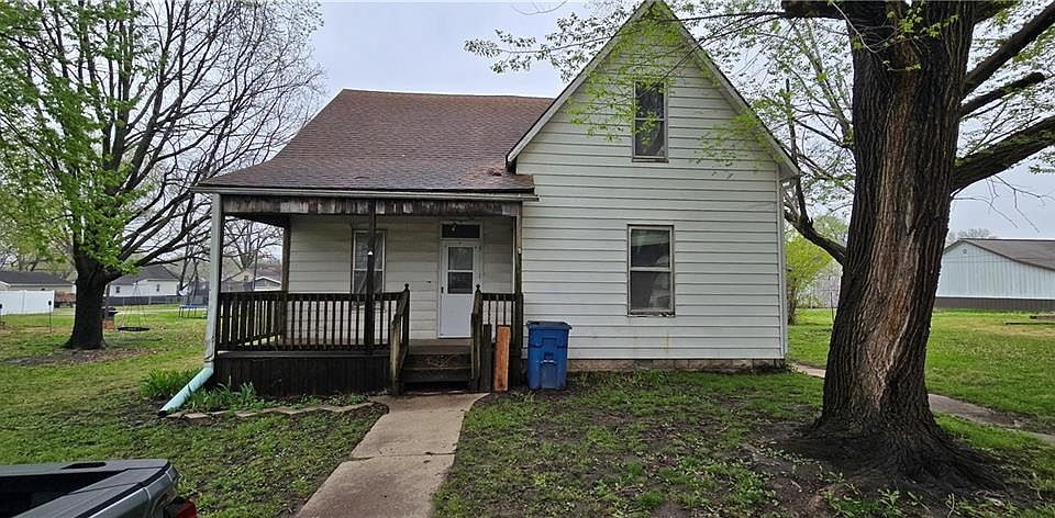 1st image of 407 S Bismark St