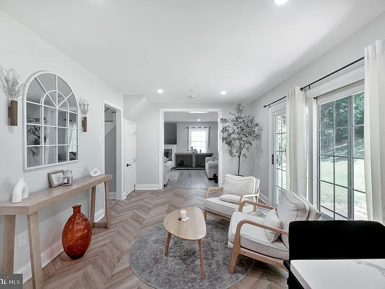 8812 Churchfield Ln — Photo 12