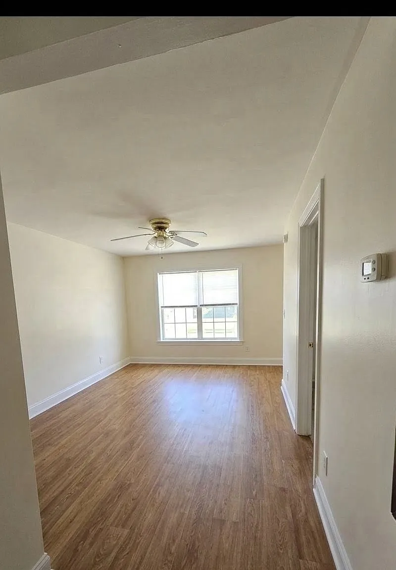2 bed, 1.5 bath, 920 sqft, $1,400 — Photo 4
