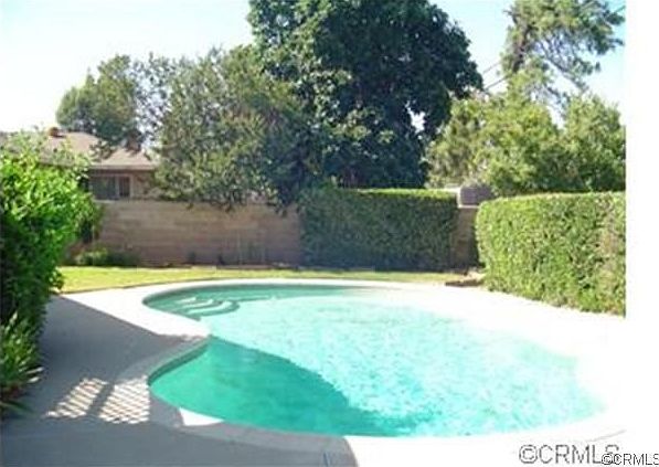 2nd image of 933 N Encina Ave
