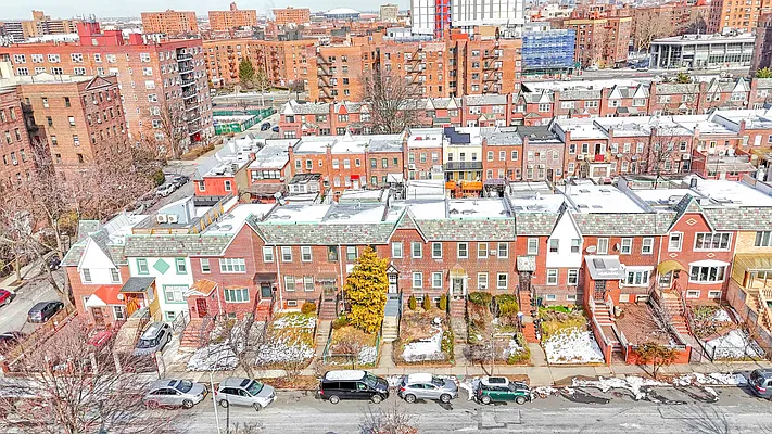 Sold by Mitra Hakimi Realty Group, LLC | media 49