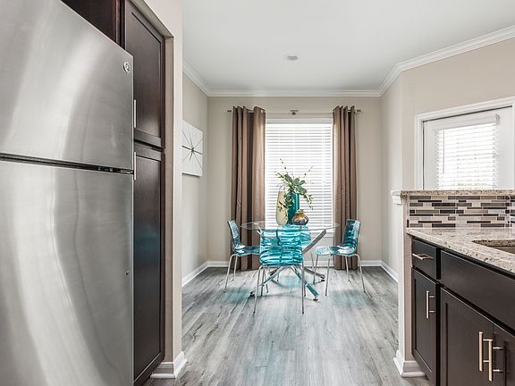 Open Kitchen with Connected Dining Room - Oxmoor Apartments
