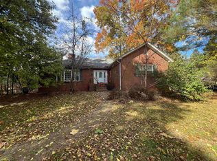 609 Farms Dr, Fairmont, WV 26554