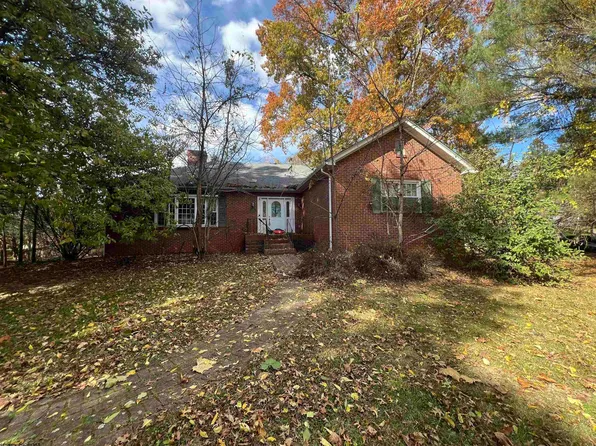 609 Farms Dr, Fairmont, WV 26554