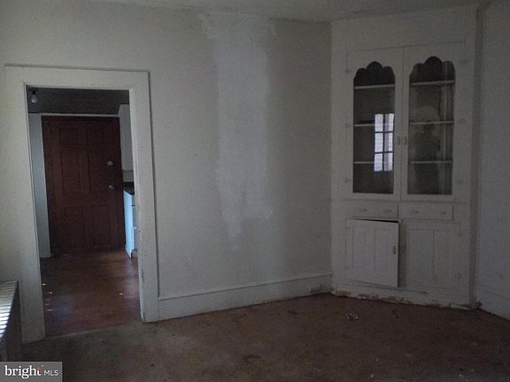 5th image of 79 Walnut St