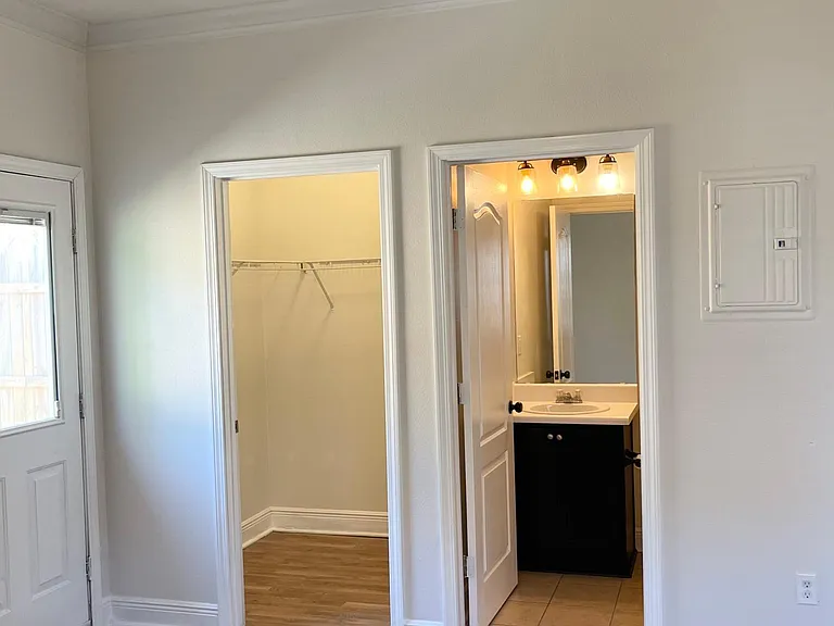 904 N Davis Hwy — Photo 17