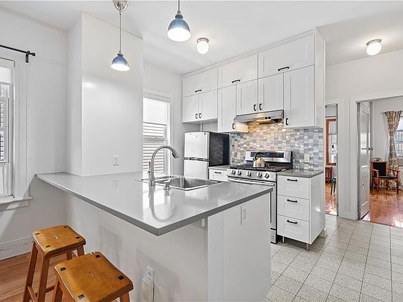 4th image of 171 Highland Blvd