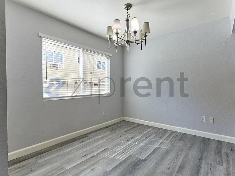 213 E Acacia St #C — Photo 5