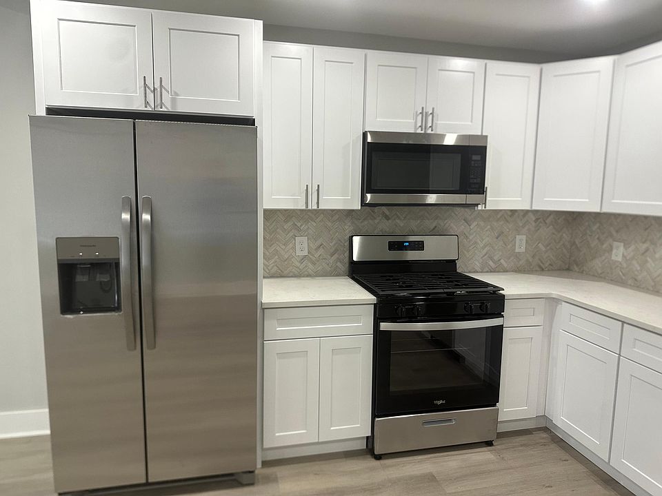 1st image of 931 N 6th St Floor 3