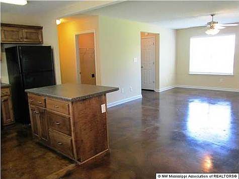 4th image of 7285 Green Ash Dr