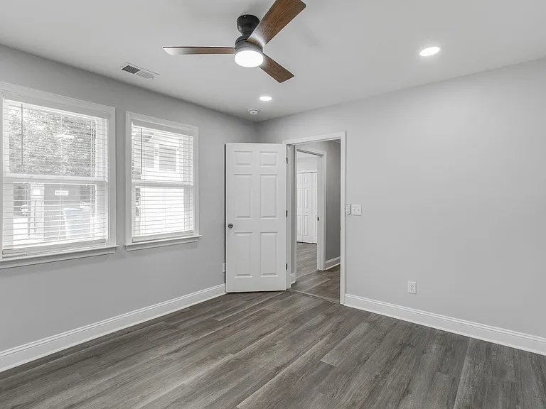 2327 Willow St — Photo 22