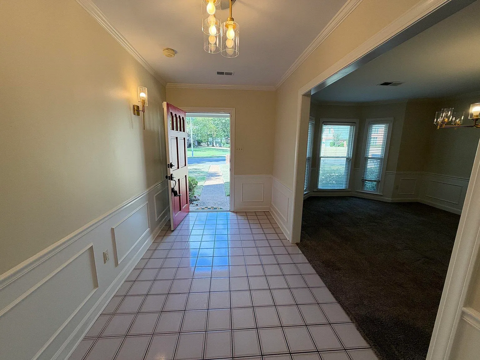 5 bed, 3.5 bath, 3604 sqft, $3,399 — Photo 2