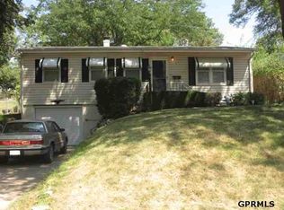 3019 S 39th St, Omaha, NE 68105