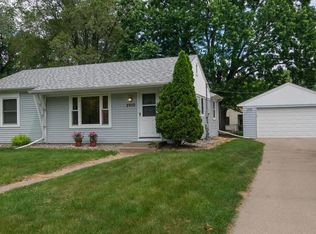 2930 Simpson St, Roseville, MN 55113