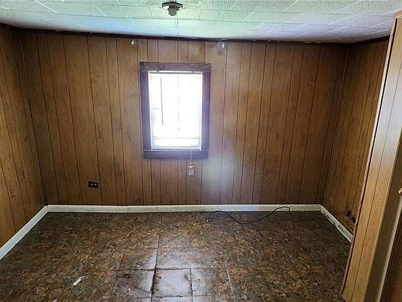 5th image of 1006 W Railroad Ave