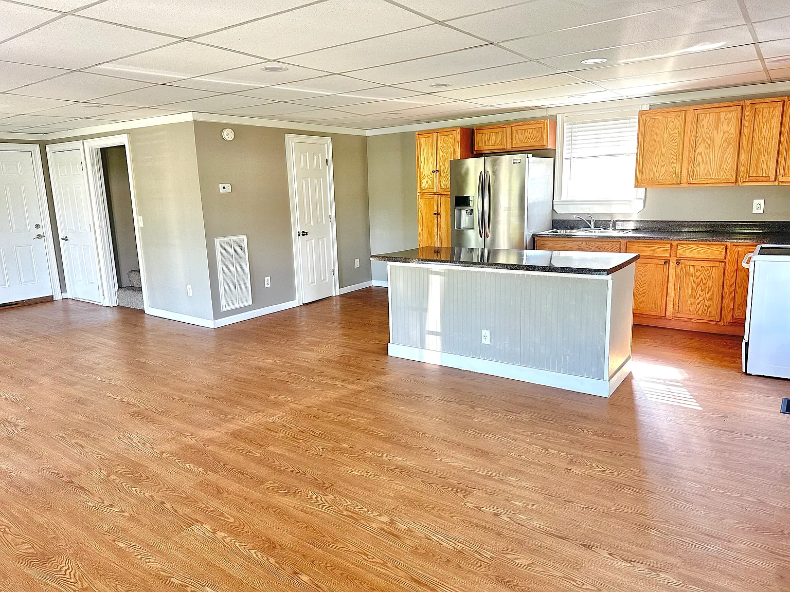 2 bed, 2.5 bath, 1800 sqft, $1,400 — Photo 2