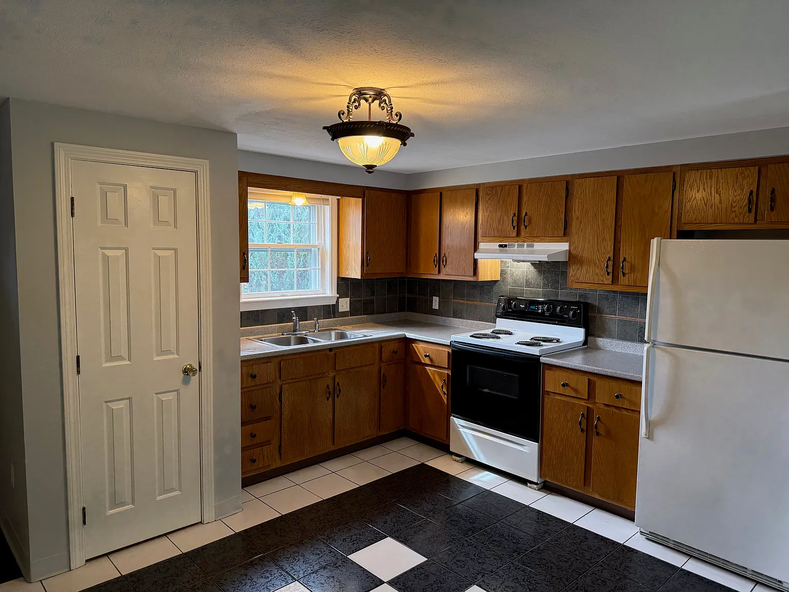 2 bed, $1,900 — Photo 1