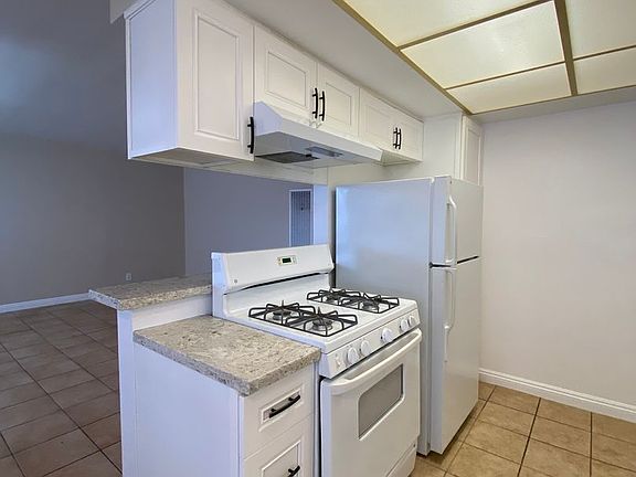 5th image of 1736 E 4th St APT 17