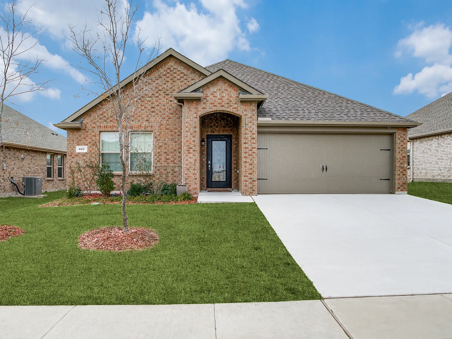 Open-Concept Comfort: 4BR Home with Upgraded Kitchen — Photo 1
