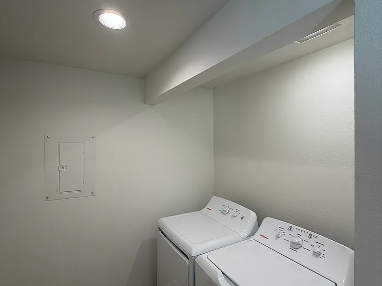 1050 NE Butler Market Rd #20 — Photo 11