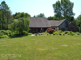 17 Garden Ct, Mahwah, NJ 07430