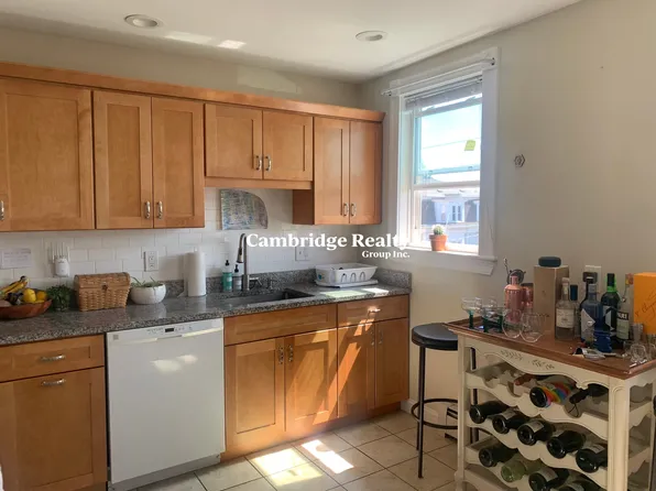69 Newton St APT 2L, Somerville, MA 02143