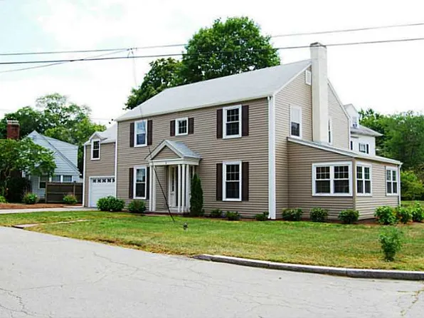 1 Barbara Cir, Rumford, RI 02916