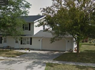 208 Lone Oak Ln, Hartford, WI 53027