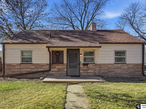 1309 N 8th St, Beatrice, NE 68310