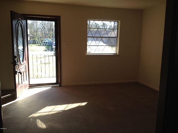 4th image of 2432 Oxford Dr
