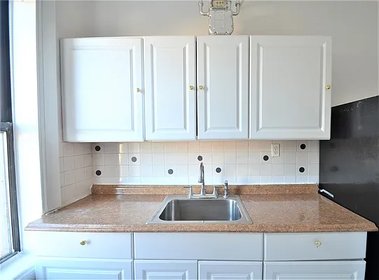 Rented by CITY SKYLINE REALTY INC | media 7