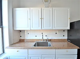 Rented by CITY SKYLINE REALTY INC