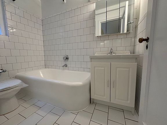 4th image of 404 E 55th St APT 7H