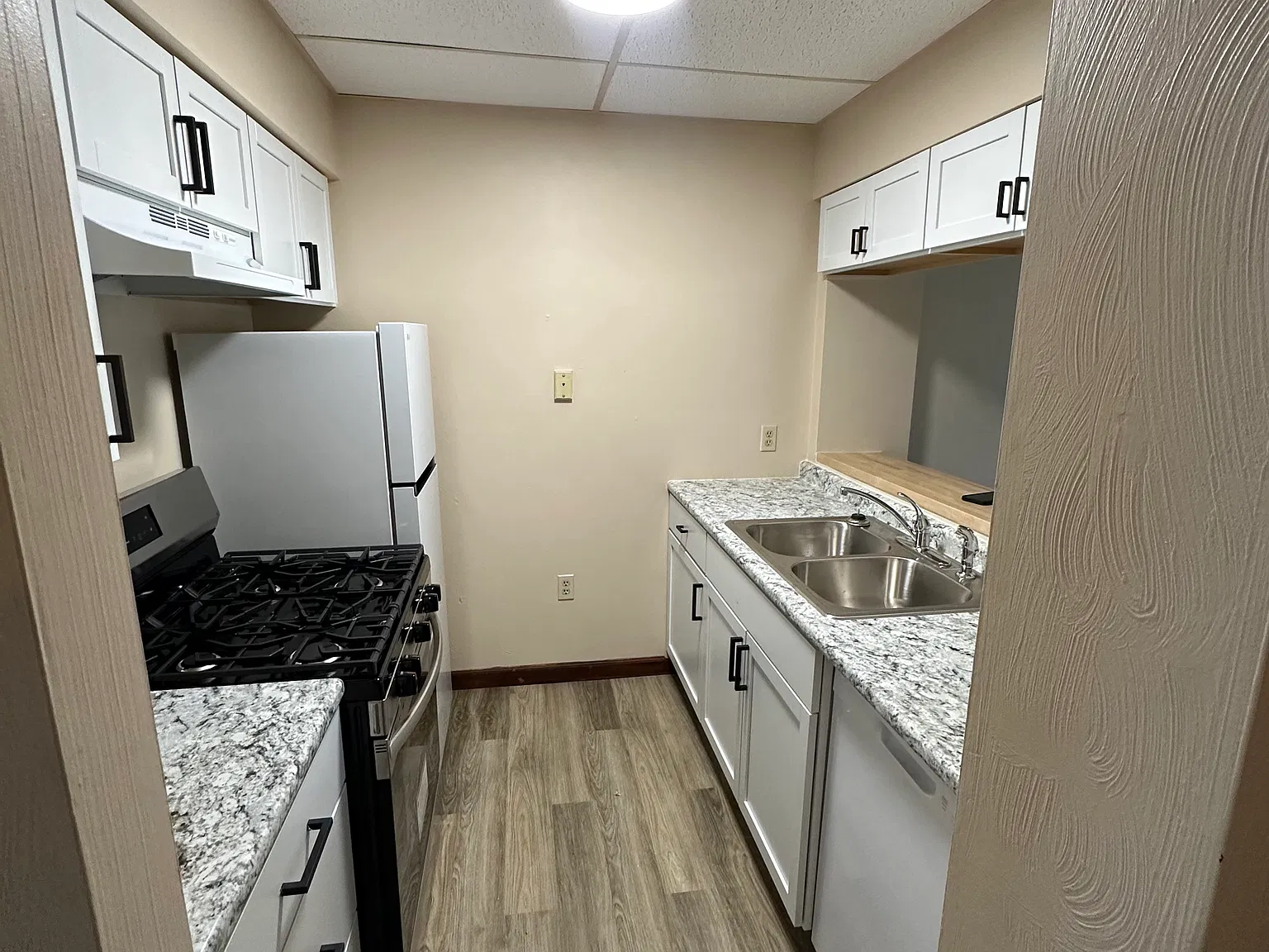 2 bed, 1.5 bath, $1,100 — Photo 2