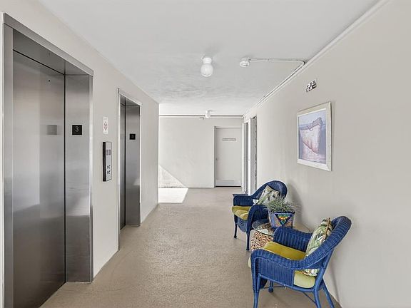 4th image of 2611 N Riverside Dr #304