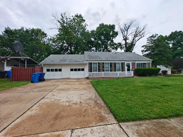 1355 Burning Tree Dr, Florissant, MO 63033