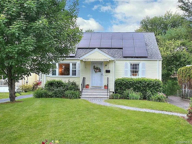 2197 Kings Hwy — Photo 1