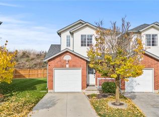 10 Stonecairn Dr #7, Cambridge, ON N1T1X1