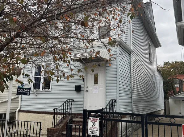 134 Lincoln Avenue image 1 of 8