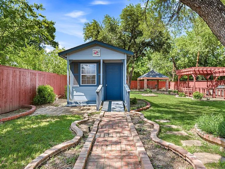 2417 Muret St — Photo 23